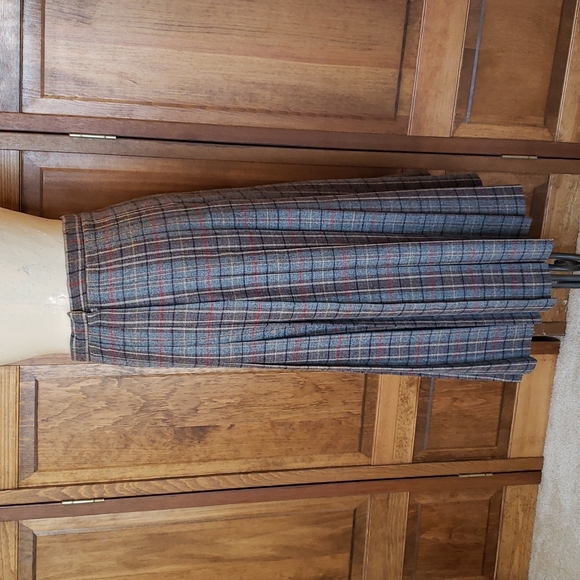 Evan Picone VTG Gray Plaid Wool Skirt, Sz 10 - Picture 3 of 8